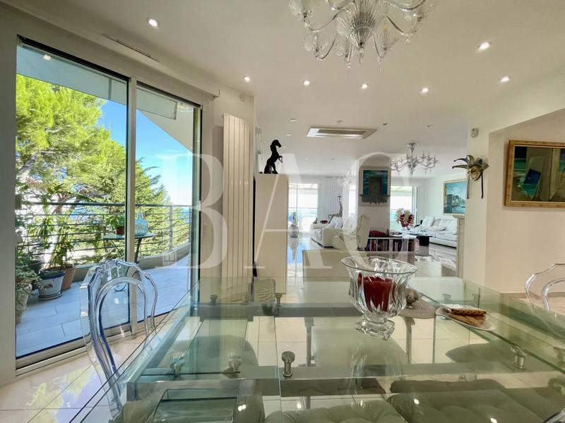 Appartement - 210 m² - 5 pièces