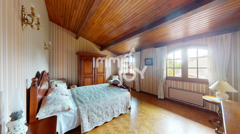 Maison - 231 m² - 7 pièces