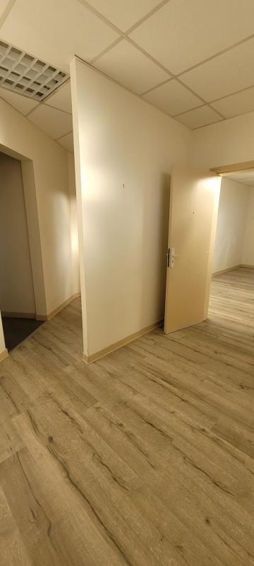 Local commercial - 61 m² - 3 pièces