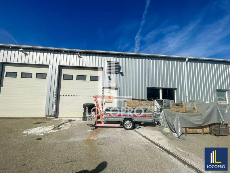 Local d'activité / Entrepôt - 251 m²