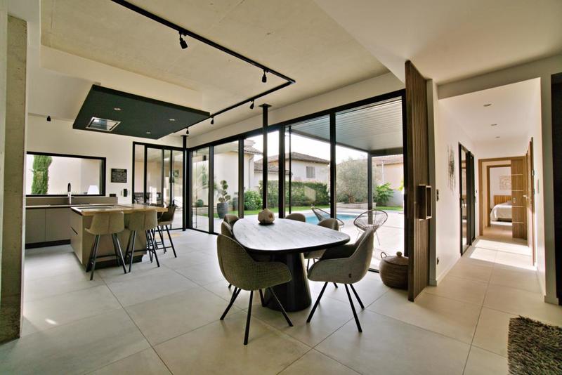 Maison - 250 m² - 7 pièces