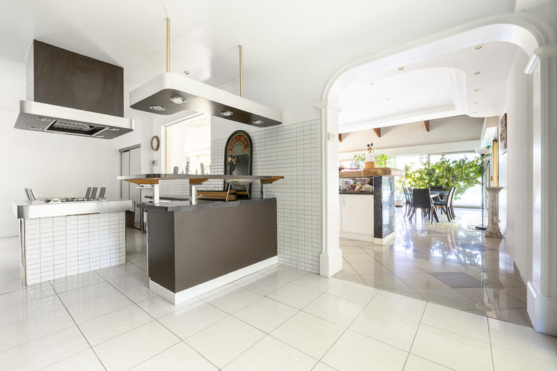 Maison - 753 m² - 15 pièces