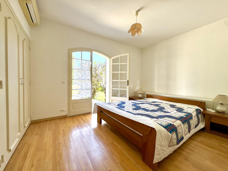 Maison - 200 m² - 8 pièces