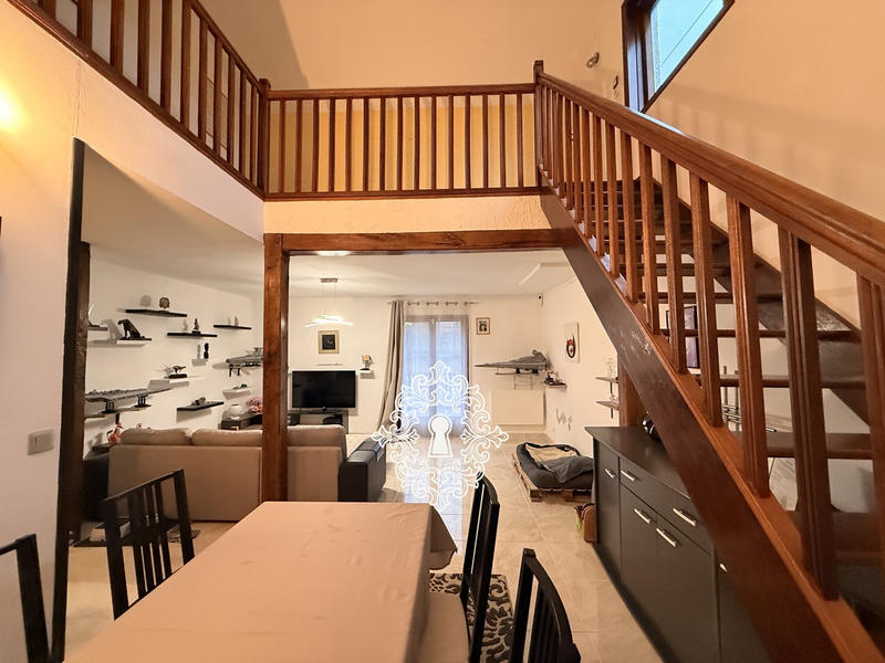 Maison - 162 m² - 7 pièces