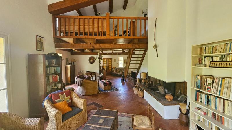 Maison - 312 m² - 7 pièces