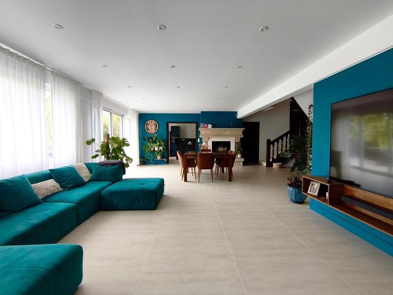 Maison - 280 m² - 10 pièces