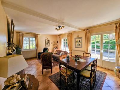 Maison - 187 m² - 7 pièces