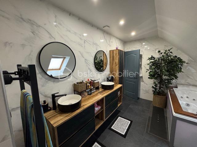 Maison - 186 m² - 9 pièces