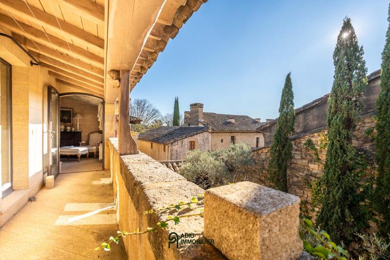 Propriété - 377 m² - 9 pièces