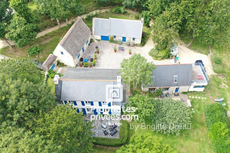 Demeure - 335 m² - 15 pièces