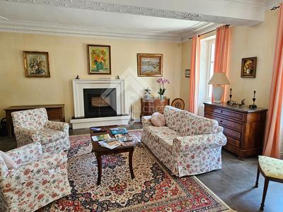 Propriété - 580 m² - 18 pièces