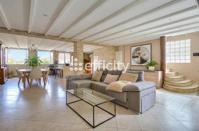 Pavillon - 238 m² - 9 pièces