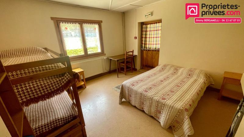 Maison - 307 m² - 18 pièces