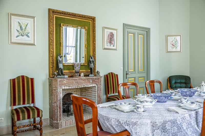 Propriété - 1 125 m² - 25 pièces