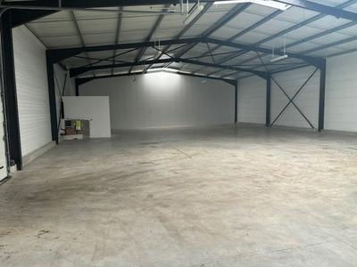 Entrepôt - 666 m²