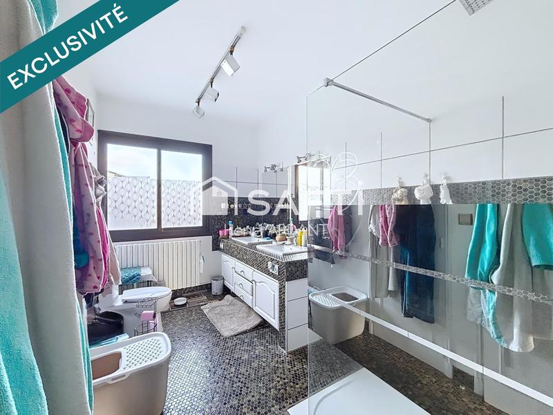 Maison - 230 m² - 7 pièces