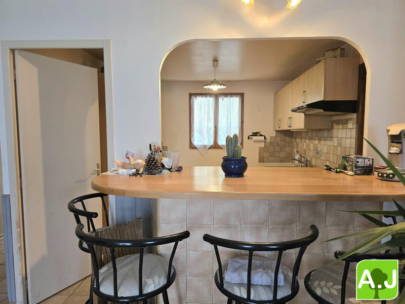 Maison traditionnelle - 137 m² - 8 pièces