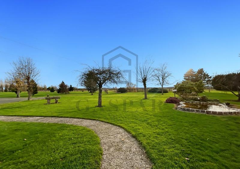 Maison - 453 m² - 17 pièces