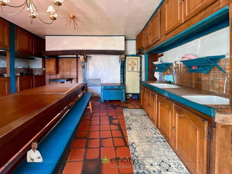 Demeure - 330 m² - 11 pièces