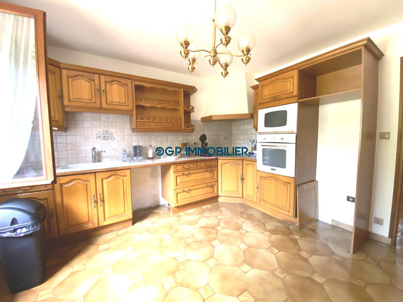 Maison - 201 m² - 6 pièces