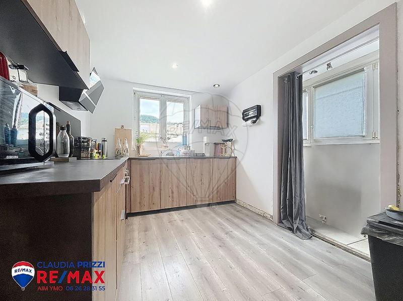 Maison jumelée - 104 m² - 7 pièces