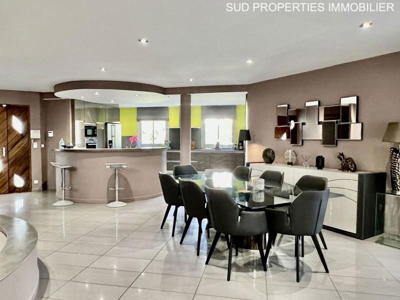 Maison - 218 m² - 7 pièces