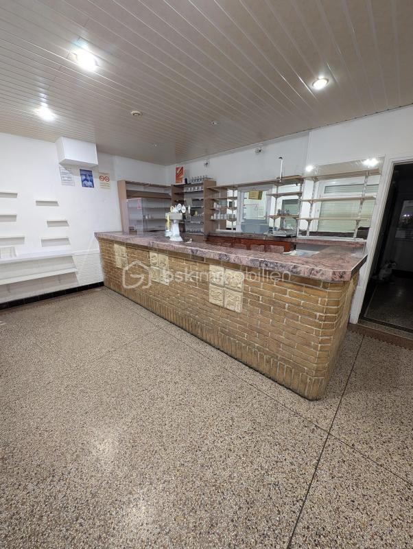 Local commercial - 160 m² - 7 pièces