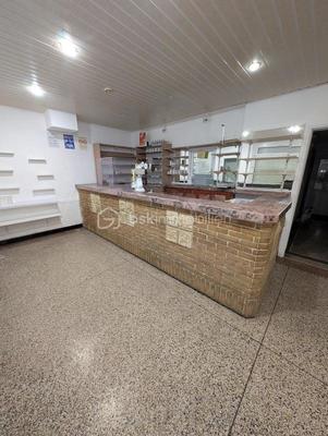 Local commercial - 160 m² - 7 pièces