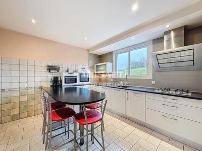 Maison - 210 m² - 8 pièces