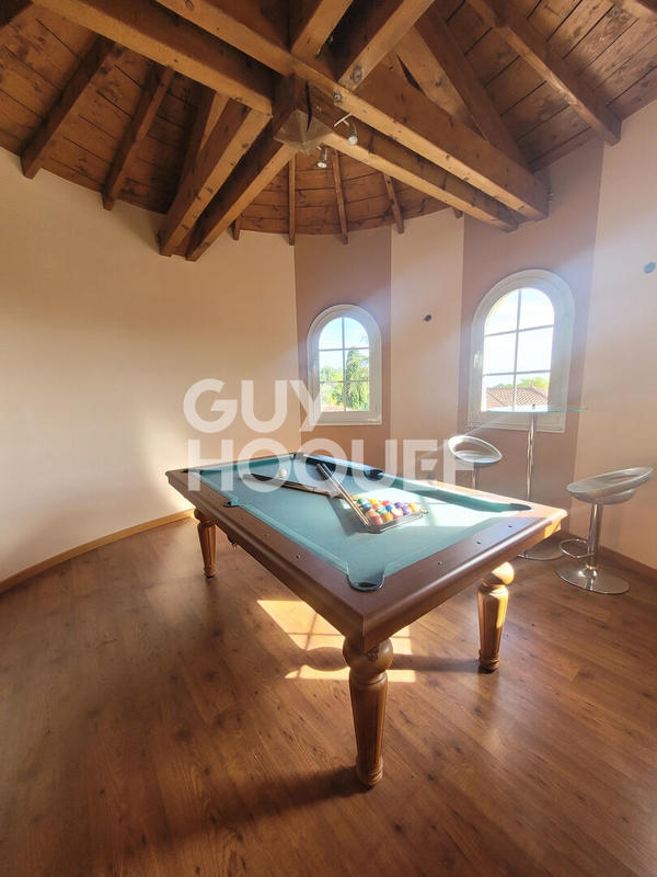 Villa - 258 m² - 8 pièces