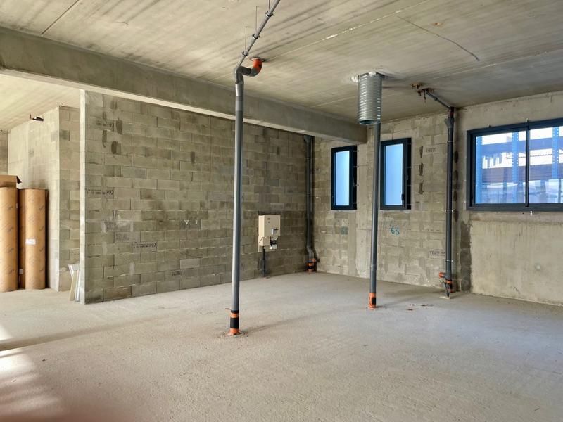 Local commercial - 306 m² - 1 pièce