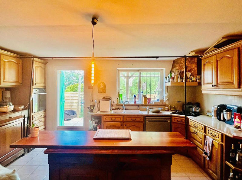 Maison - 250 m² - 10 pièces