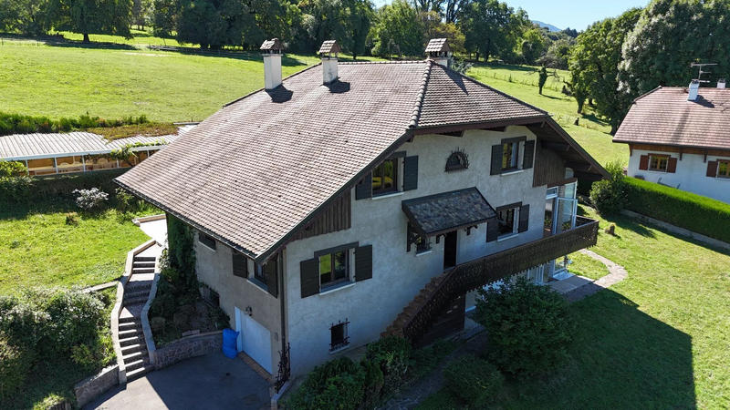 Maison - 300 m² - 8 pièces