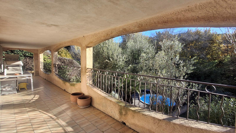 Maison - 207 m² - 7 pièces