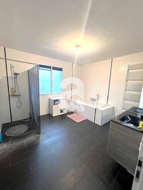 Maison - 176 m² - 9 pièces