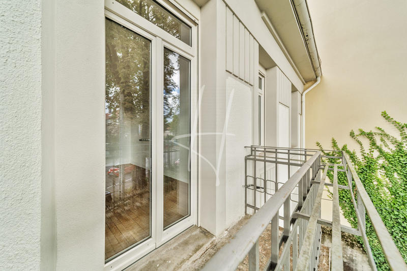 Maison - 220 m² - 9 pièces