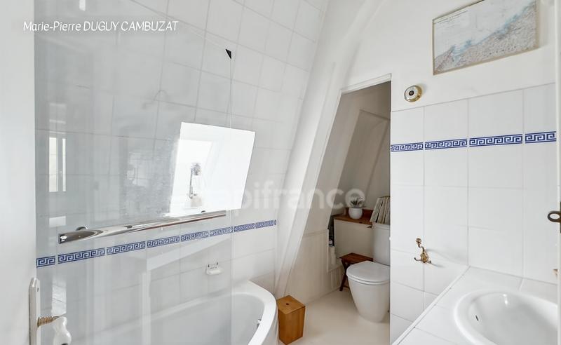 Maison - 208 m² - 9 pièces