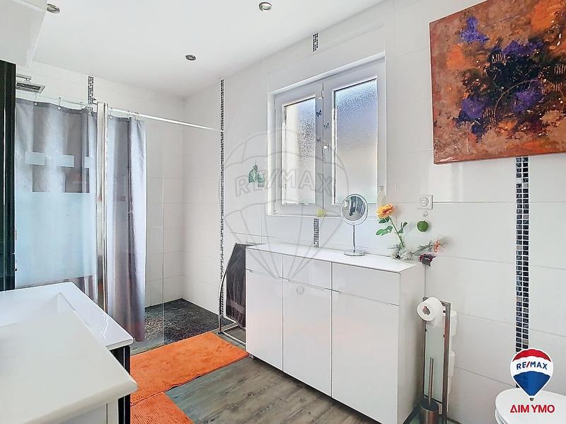 Maison - 220 m² - 6 pièces