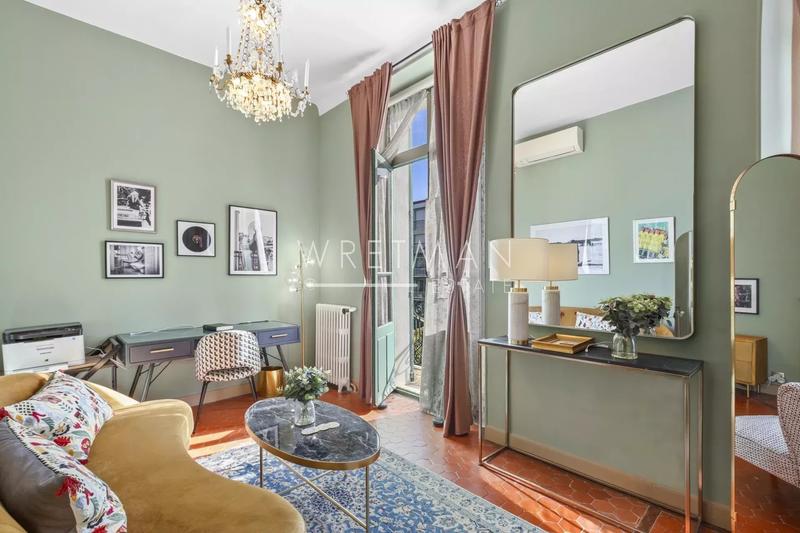 Villa - 242 m² - 9 pièces