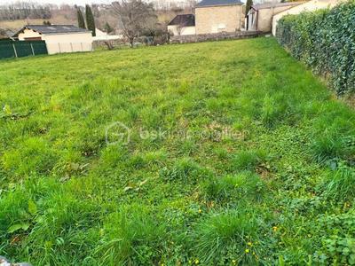 Terrain constructible - 908 m²