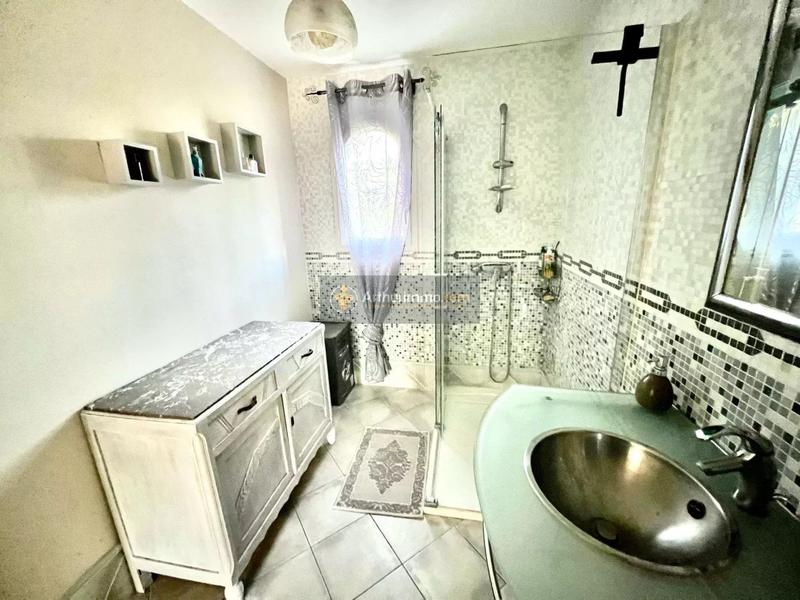 Maison - 220 m² - 6 pièces