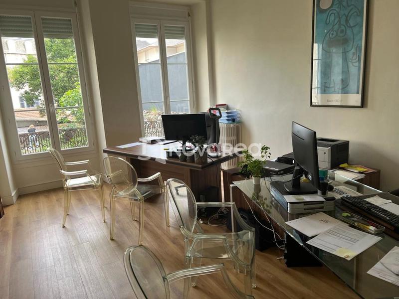 Bureau - 200 m² - 6 pièces