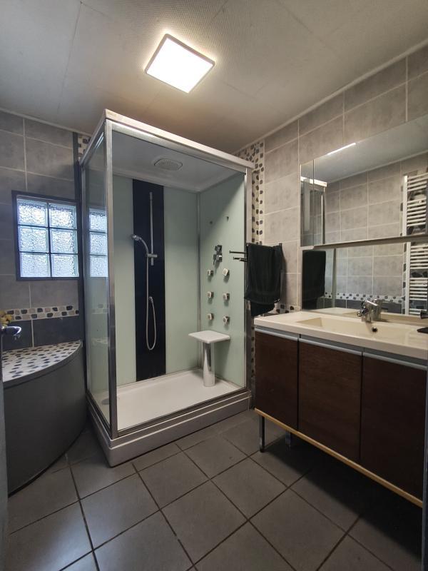 Maison - 205 m² - 9 pièces