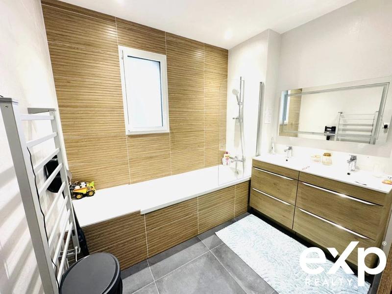 Maison - 148 m² - 6 pièces