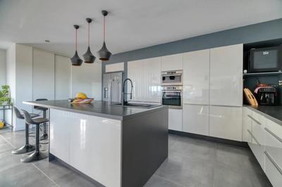 Maison - 220 m² - 7 pièces