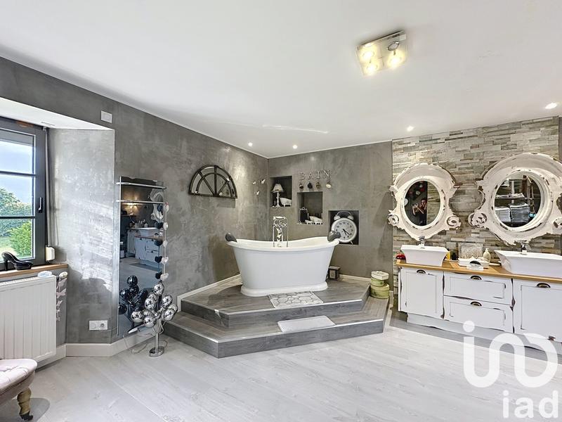 Maison - 312 m² - 8 pièces