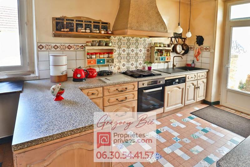 Propriété - 241 m² - 7 pièces