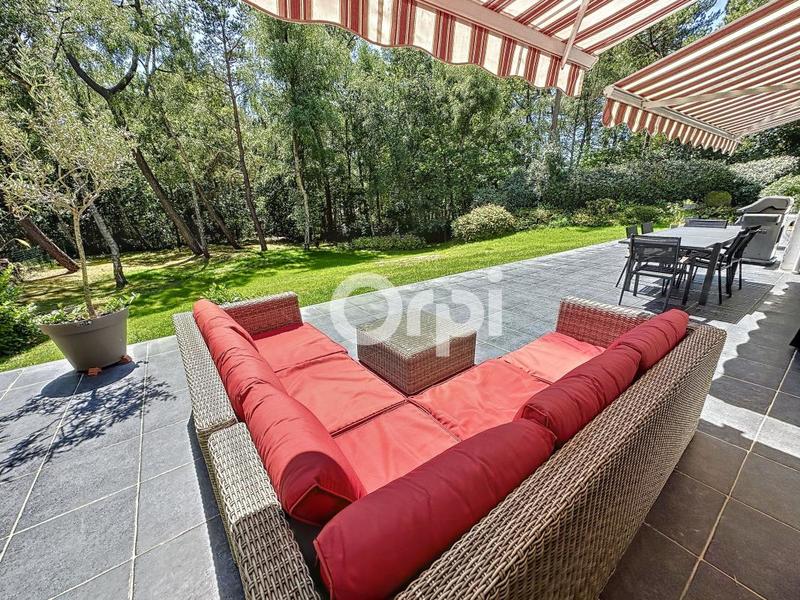 Villa - 270 m² - 8 pièces