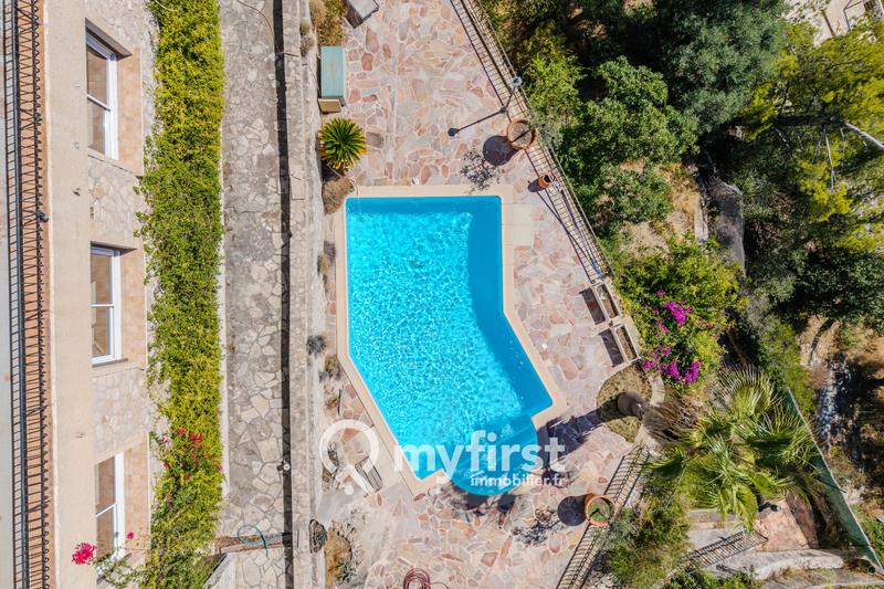 Maison - 270 m² - 8 pièces