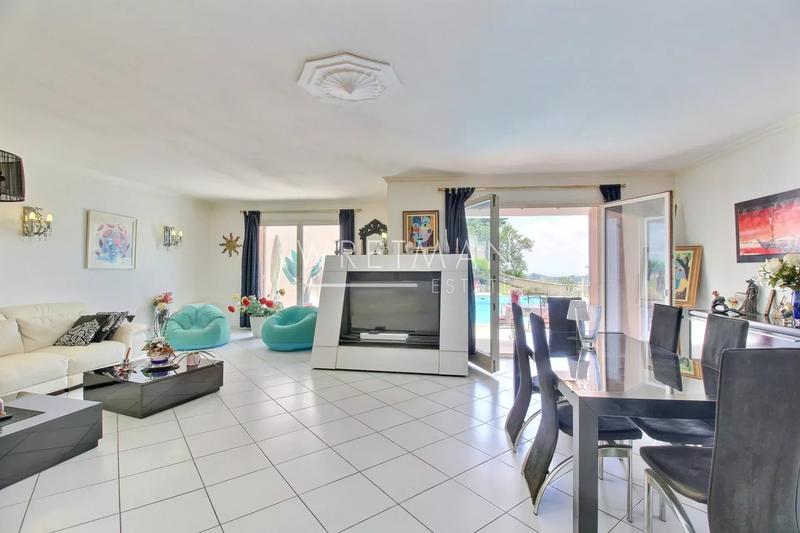 Maison - 256 m² - 8 pièces